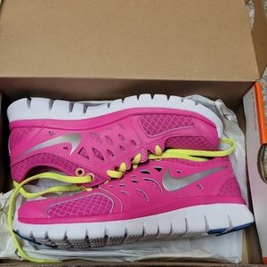 Nike Flex Run ladies  sneakers size 6 NEW with box